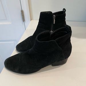Blondo black ankle booties